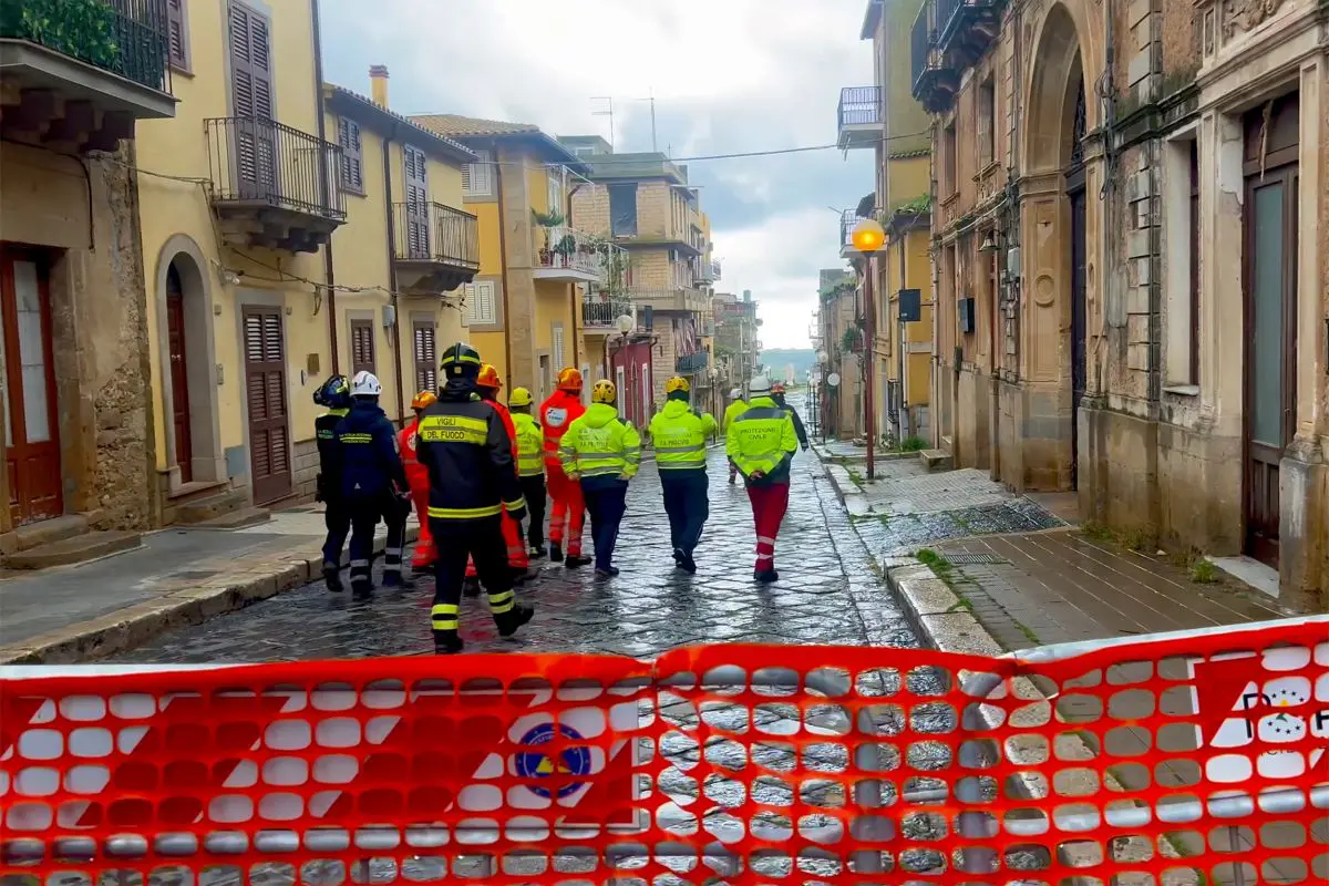 Niscemi, Ciciliano &ldquo;La frana sta lievemente arretrando, la croce caduta sar&agrave; recuperata e restituita ai cittadini&rdquo;