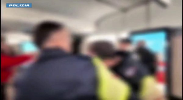 Aggredirono uno youtuber e guardie giurate alla metro di Roma, 4 arresti