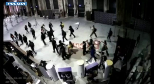 Scontri durante manifestazioni a Torino, 18 misure cautelari tra gli antagonisti