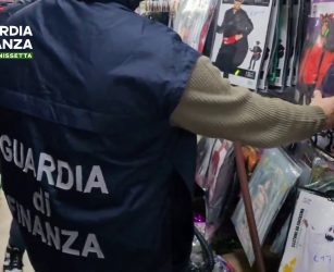 Caltanissetta, sequestrati 3 mila articoli di Carnevale non sicuri