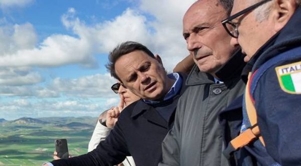 Schifani “Al lavoro per restituire una casa agli sfollati di Niscemi”. Pubblicato il bando per i ristori alle imprese danneggiate dal ciclone