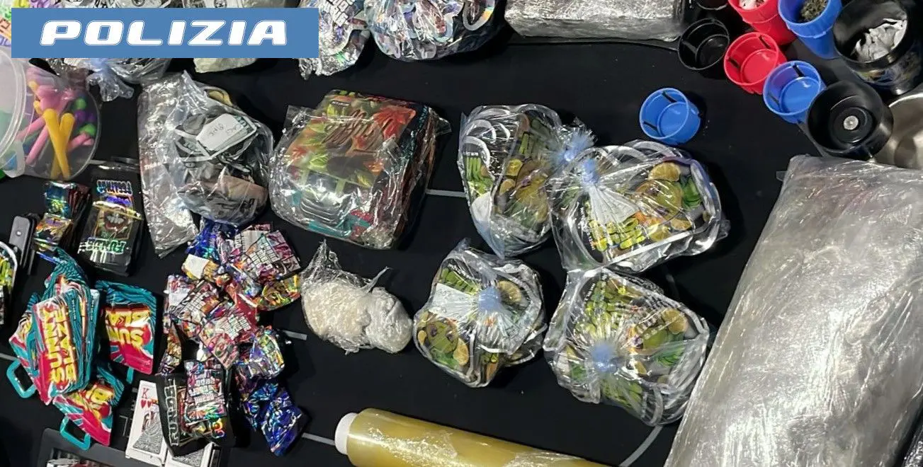 Sequestrati 2,7 kg di droga in un bunker a Catania, arrestati due pusher