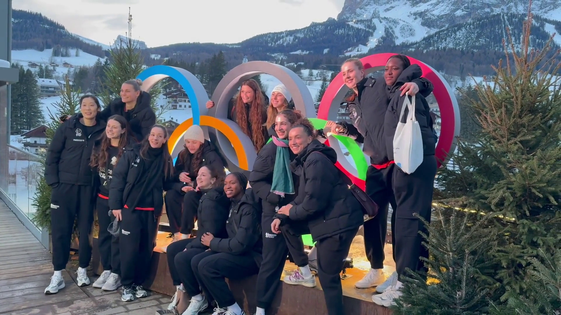 Volley, le ragazze di Conegliano in visita a Casa Italia a Cortina