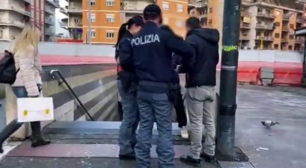 A Roma controlli della polizia per la sicurezza nelle periferie, 18 arresti