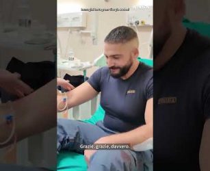 "Non potevo mancare", Meloni in ospedale a Torino visita gli agenti feriti #ansa #news