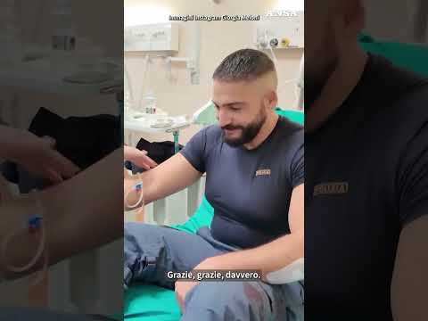 "Non potevo mancare", Meloni in ospedale a Torino visita gli agenti feriti #ansa #news