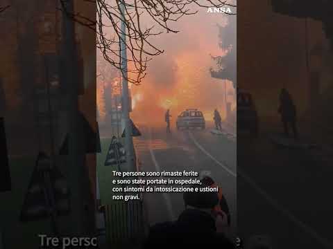 Maxi rogo vicino Arezzo, esplode un furgone con bombole di ossigeno #ansa #news