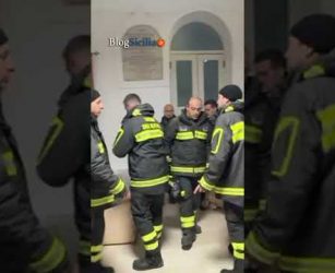 Recuperata la Croce di Niscemi, ritorna simbolo del quartiere.  #sicilia #shorts