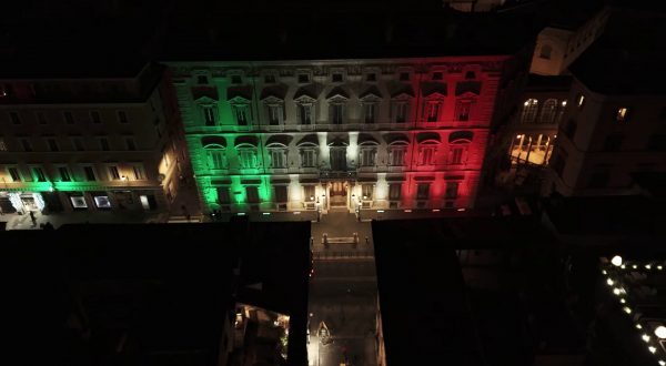 Giorno del Ricordo, la facciata di Palazzo Madama illuminata con il Tricolore