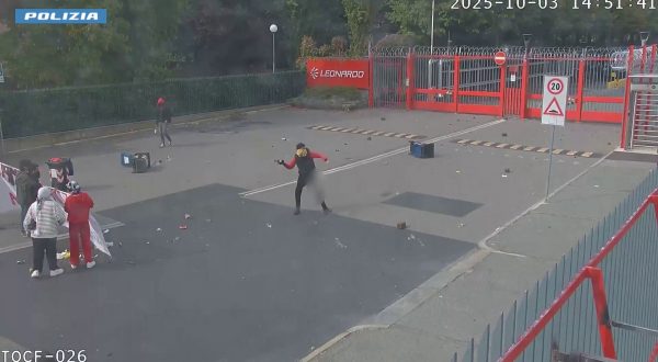 Torino, disordini alla protesta pro Palestina, minorenne collocato in comunità