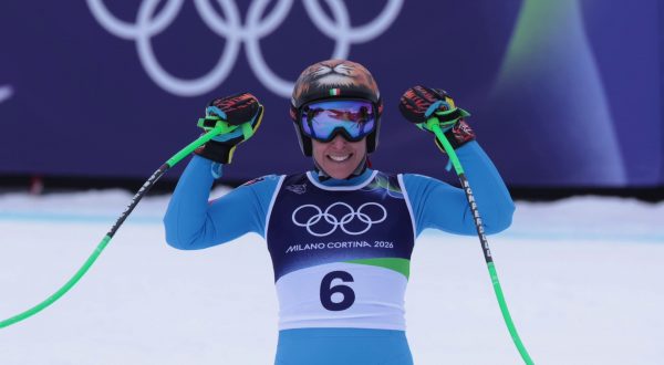 Brignone d’oro nel super-G davanti a Mattarella, quinto trionfo azzurro