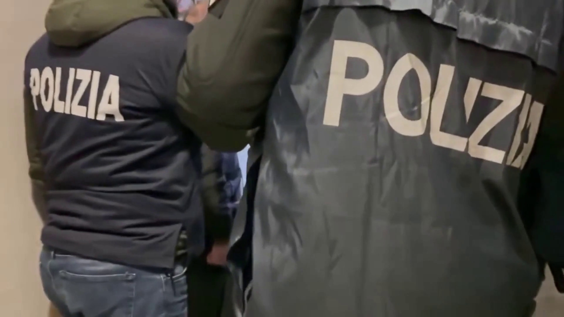 Napoli, blitz a Scampia contro la camorra: 15 arresti