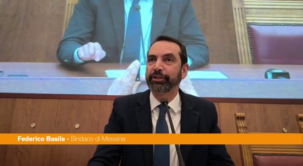 Messina, si dimette il sindaco Basile “Città non merita di vivere sotto scacco”