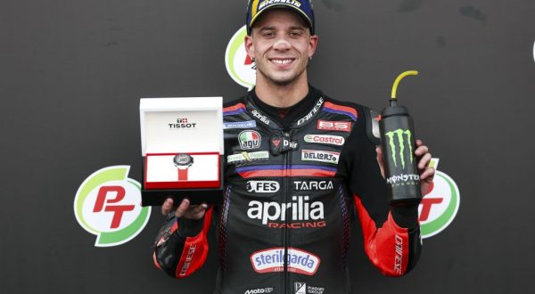 Bezzecchi domina in Thailandia, Marc Marquez si ritira