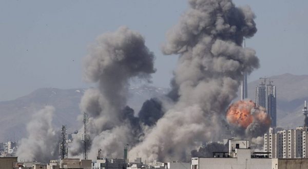 Serie di esplosioni a Teheran, Iran attacca forze curde nel Kurdistan