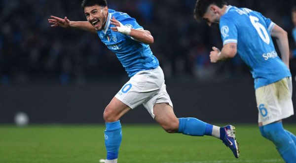 Alisson ed Elmas in gol, Napoli vince 2-1 l’anticipo con il Torino