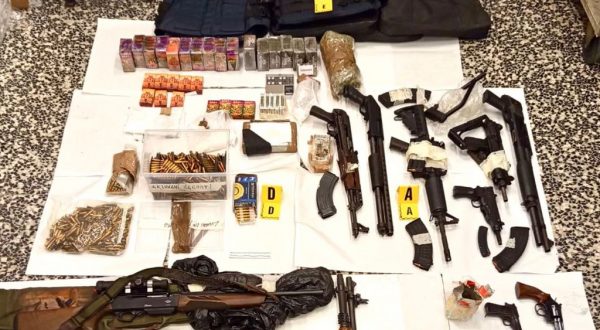 Sequestrati a 49enne di Torino 12 kg di droga e arsenale