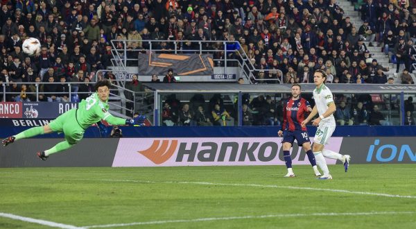 Pellegrini risponde a Bernardeschi, Bologna-Roma 1-1