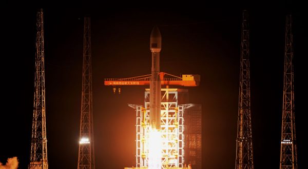 Cina, da Hainan lanciato un gruppo di satelliti Internet in orbita bassa