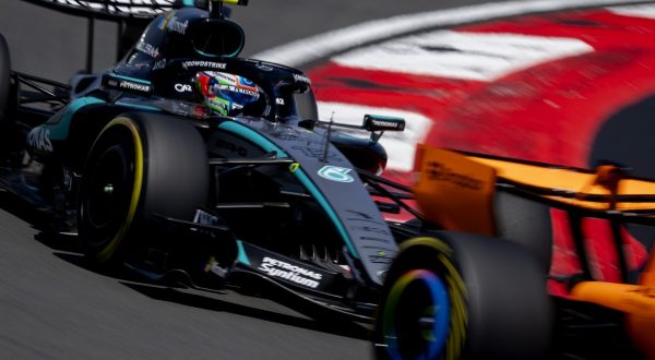 Antonelli fa la storia in Cina: è pole. Ferrari in seconda fila