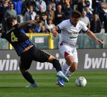 Il Pisa in dieci piega 3-1 il Cagliari, doppietta di Caracciolo