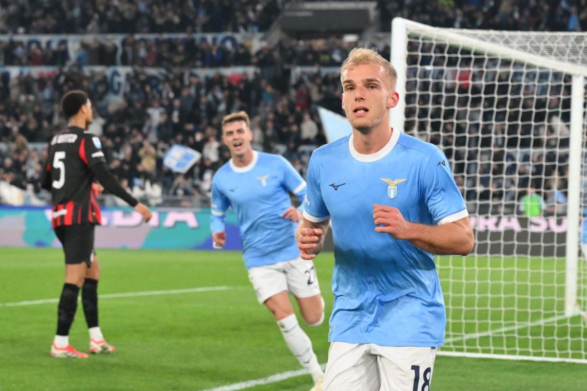 La Lazio batte il Milan 1-0, l&rsquo;Inter ora a +8 sui cugini