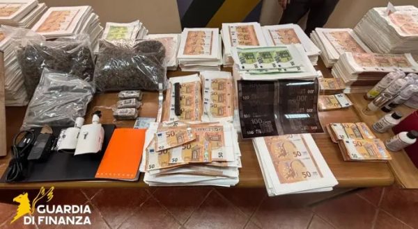 Stamperia clandestina scoperta nel Napoletano, un arresto