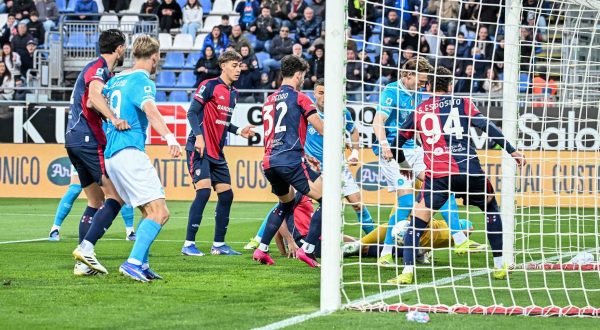Basta McTominay, il Napoli vince di misura a Cagliari