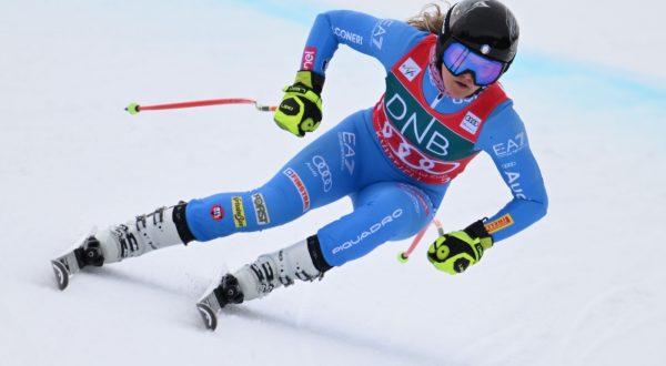 Laura Pirovano vince gara e Coppa di discesa