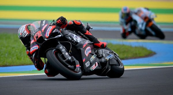 Bezzecchi trionfa in MotoGP in Brasile, doppietta Aprilia