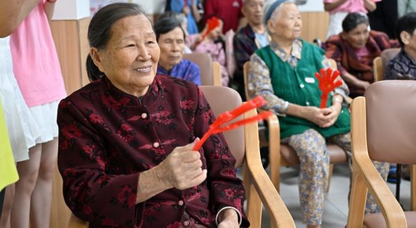 Cina, oltre un milione di anziani beneficiano di sussidi per l’assistenza