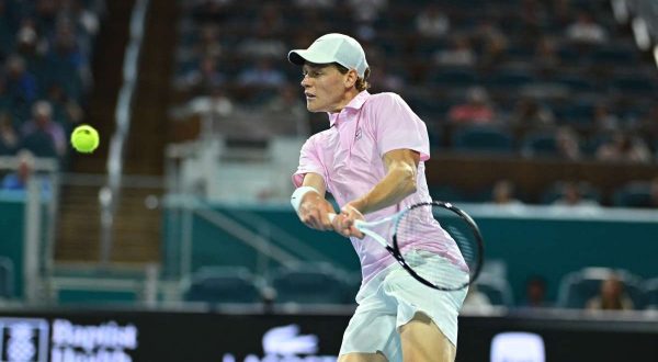 Sinner batte Michelsen e si qualifica per i quarti del Miami Open