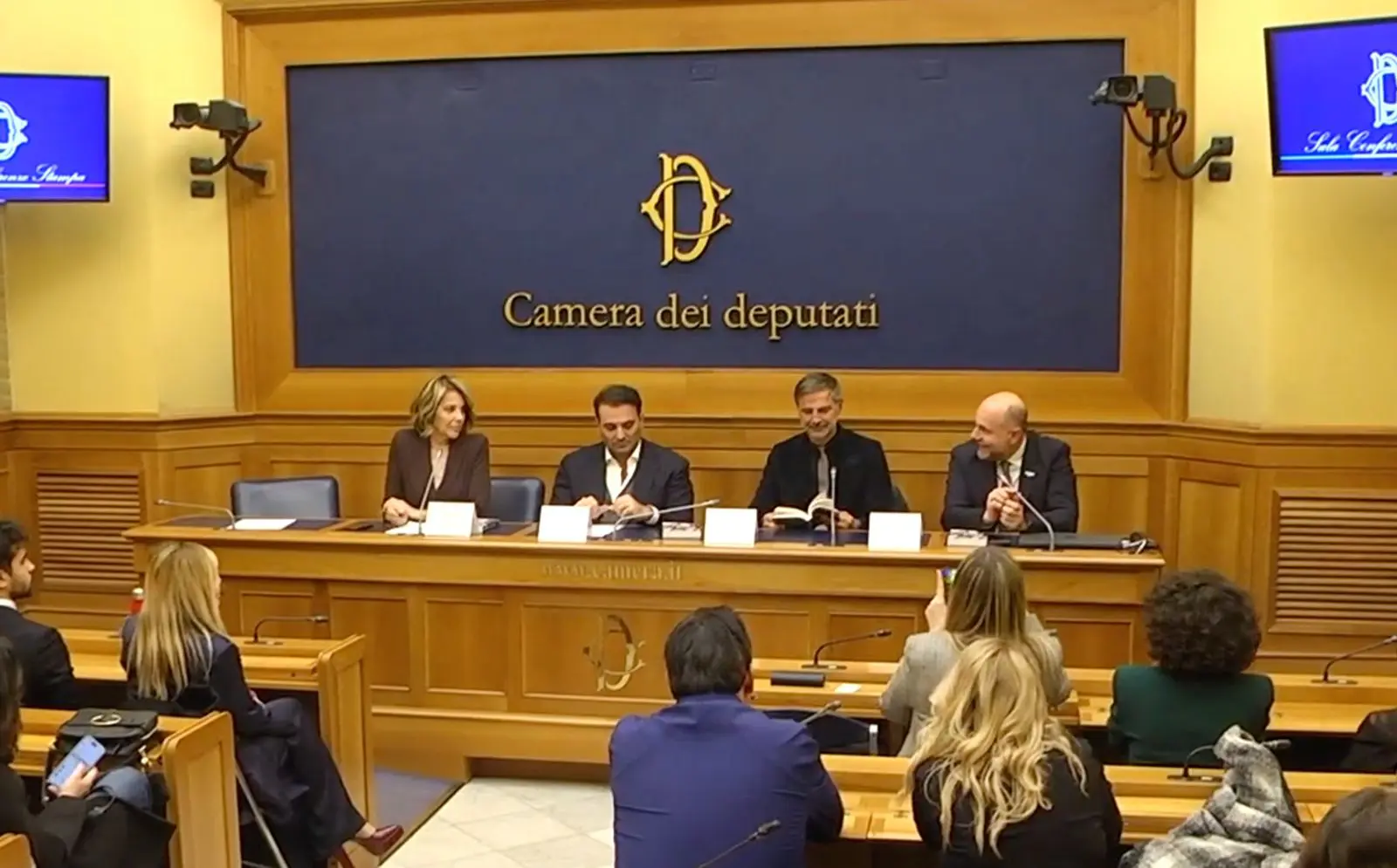 Beppe Convertini racconta in un libro l&rsquo;Italia dei piccoli borghi