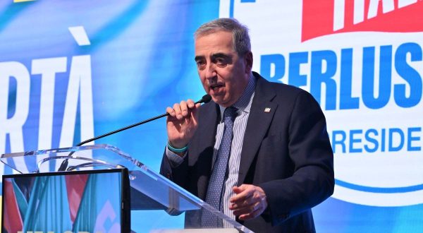 FI, Gasparri si dimette da capogruppo al Senato “Mia decisione autonoma”