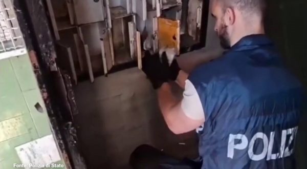 Blitz a Roma nella filiera della droga “a due”, 4 arresti tra pusher e vedette