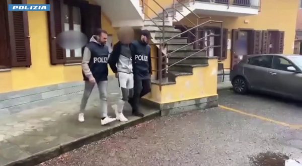 Rapine violente per strappare collane d’oro in centro, 4 arresti a Torino