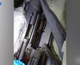 A Torino sequestrati ad un 49enne droga, mitragliatori, fucili e pistole