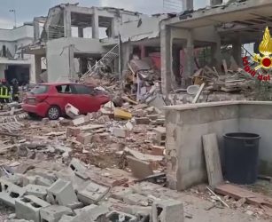 A Roma crolla una palazzina a causa di una esplosione, 2 feriti