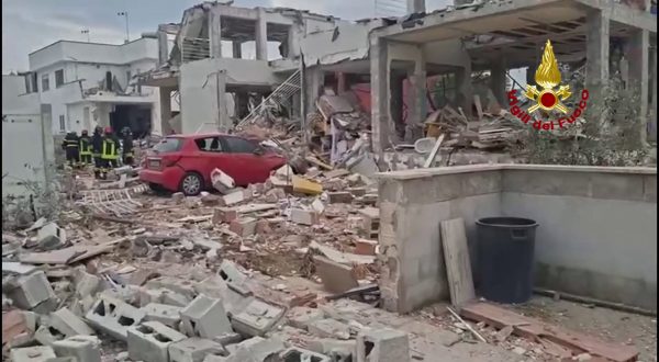 A Roma crolla una palazzina a causa di una esplosione, 2 feriti