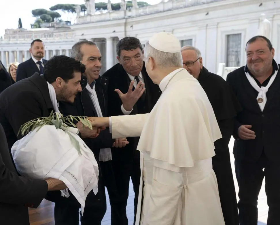 Fiasconaro dona la Colomba della Pace a Papa Leone XIV