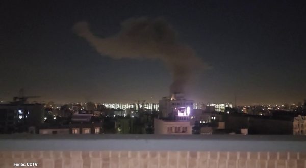 Teheran colpita da raid aerei dopo la mezzanotte
