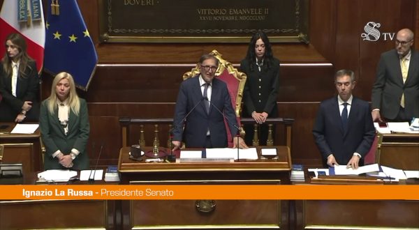 Bossi, La Russa lo ricorda in Aula “Diceva che i muri sono i libri del popolo”