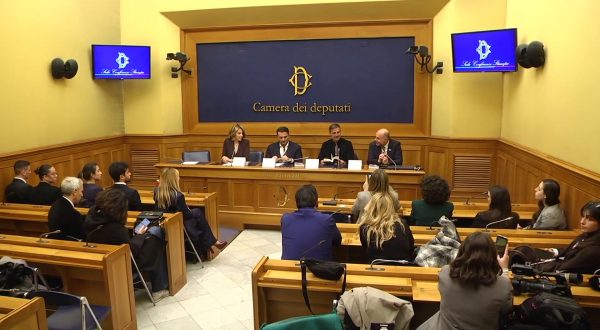 Beppe Convertini racconta l’Italia nel libro “Il paese delle tradizioni”