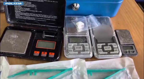 Box auto trasformato in una raffineria di droga, arrestato 66enne a Torrevecchia