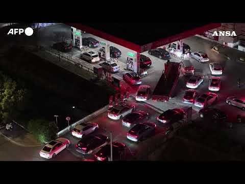 In Cina corsa ai distributori prima del rincaro dei carburanti #ansa #news