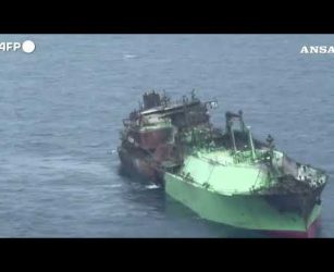 La petroliera russa Arctic Metagaz alla deriva al largo di Malta #ansa #news