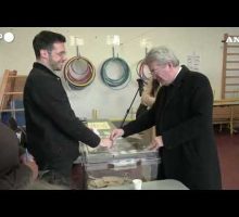 Elezioni comunali francesi: Macron, Melenchon e Bardella alle urne #news #ansa