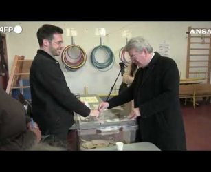 Elezioni comunali francesi: Macron, Melenchon e Bardella alle urne #news #ansa