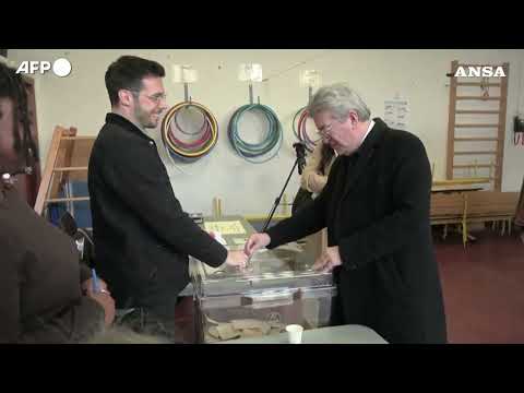 Elezioni comunali francesi: Macron, Melenchon e Bardella alle urne #news #ansa