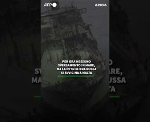Nessuno sversamento in mare, ma la petroliera russa si avvicina a Malta #ansa #news